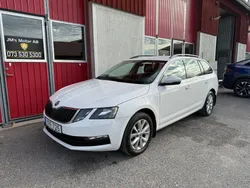 Vit Begagnad 2017 Skoda Octavia Kombi | 159 899 kr (Marknadspris)