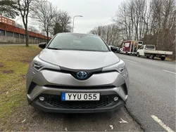 Grå Begagnad 2017 Toyota C-HR Style SUV | 185 000 kr (Marknadspris)