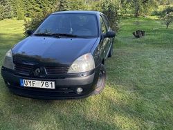 Svart Begagnad 2004 Renault Clio II Expression Halvkombi | 12 000 kr (Bra pris)