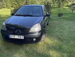 Svart Begagnad 2004 Renault Clio II Expression Halvkombi | 12 000 kr (Bra pris)
