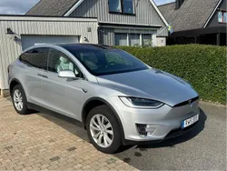 Grå Begagnad 2017 Tesla Model X SUV | 280 000 kr (Bra pris)