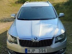 Silver Begagnad 2014 Skoda Superb Elegance Kombi | 67 000 kr (Marknadspris)