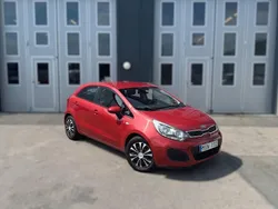 Röd Begagnad 2013 Kia Rio Halvkombi | 56 900 kr (Marknadspris)