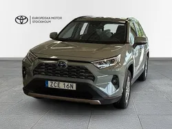 Grön Begagnad 2023 Toyota RAV4 Hybrid Active SUV | 389 900 kr (Bra pris)