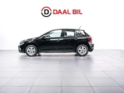 Svart Begagnad 2018 VW Polo Halvkombi | 154 700 kr (Marknadspris)