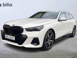 Vit Begagnad 2025 BMW 530e Kombi | 699 900 kr