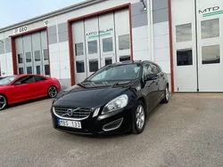 Svart Begagnad 2011 Volvo V60 Momentum Kombi | 109 900 kr (Marknadspris)