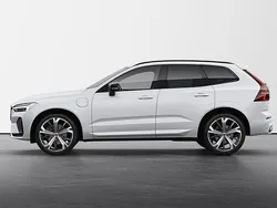Vit Begagnad 2022 Volvo XC60 Plus SUV | 459 000 kr (Dyr)