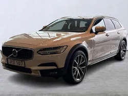 Vit Begagnad 2018 Volvo V90 CC SE Kombi | 234 900 kr (Marknadspris)