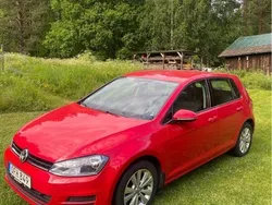 Röd Begagnad 2016 VW Golf VII Halvkombi | 99 000 kr (Marknadspris)