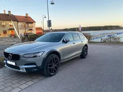 Silver Begagnad 2018 Volvo V90 CC Kombi | 335 000 kr (Lite dyr)