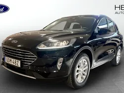 Svart (black) Begagnad 2022 Ford Kuga Titanium SUV | 259 900 kr (Marknadspris)