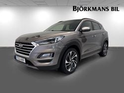 Ljusgrå (lgrå) Begagnad 2020 Hyundai Tucson Premium SUV | 174 900 kr (Marknadspris)
