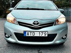 Silver Begagnad 2013 Toyota Yaris Multidrive S Halvkombi | 79 900 kr (Marknadspris)