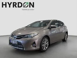 Brun Begagnad 2013 Toyota Auris Hybrid Executive Halvkombi | 114 900 kr (Marknadspris)