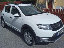 Vit Begagnad 2014 Dacia Sandero Stepway Halvkombi | 65 000 kr (Marknadspris)