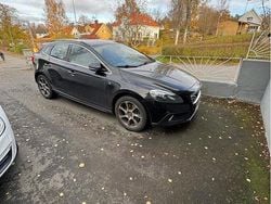 Svart Begagnad 2016 Volvo V40 CC Ocean Race Kombi | 155 000 kr (Marknadspris)
