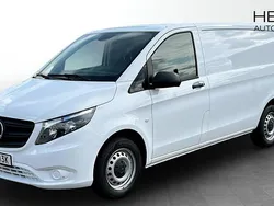 Svart Begagnad 2024 Mercedes Vito Minibuss | 325 900 kr