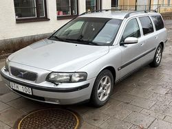 Grå Begagnad 2004 Volvo V70 Kombi | 22 500 kr (Marknadspris)