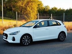 Vit Begagnad 2017 Hyundai i30 Halvkombi | 108 900 kr (Marknadspris)