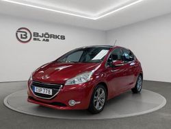 Mörkröd Begagnad 2014 Peugeot 208 Halvkombi | 54 500 kr (Marknadspris)