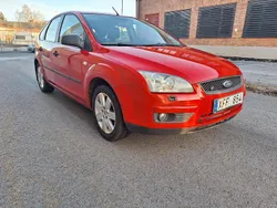 Röd Begagnad 2006 Ford Focus Halvkombi | 17 500 kr