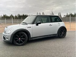 Grå Begagnad 2003 Mini Cooper S Halvkombi | 28 000 kr (Marknadspris)
