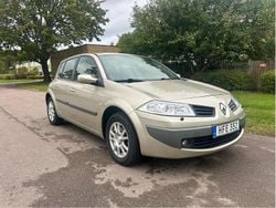 Grå Begagnad 2008 Renault Mégane III Halvkombi | 19 500 kr