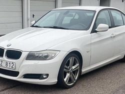 Vit Begagnad 2010 BMW 320 Comfort Edition Sedan | 53 000 kr (Marknadspris)