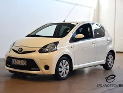 Vit Begagnad 2012 Toyota Aygo Halvkombi | 52 900 kr (Marknadspris)