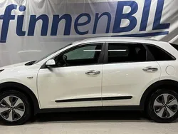 Vit Begagnad 2017 Kia Niro Advance SUV | 169 500 kr (Marknadspris)