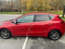 Röd Begagnad 2018 Kia Ceed Halvkombi | 129 000 kr (Dyr)