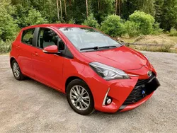 Röd Begagnad 2019 Toyota Yaris Active Halvkombi | 149 000 kr (Marknadspris)