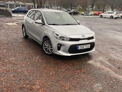 Silver metallic Begagnad 2017 Kia Rio Halvkombi | 112 500 kr (Marknadspris)
