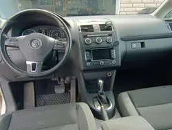Vit Begagnad 2013 VW Touran Minibuss | 58 900 kr (Superpris)