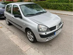 Grå Begagnad 2006 Renault Clio R.S. Authentique Halvkombi | 21 000 kr (Marknadspris)