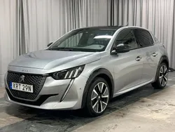 Grå Begagnad 2022 Peugeot e-208 GT Halvkombi | 199 800 kr (Marknadspris)