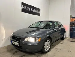 Grå Begagnad 2005 Volvo S60 Kinetic Sedan | 47 500 kr (Marknadspris)