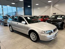 Ljusgrå (grå) Begagnad 2004 Volvo V40 Kombi | 36 900 kr (Dyr)
