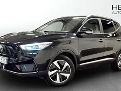 Svart (black) Begagnad 2021 MG ZS Luxury Sedan | 244 900 kr (Superpris)