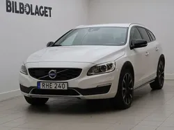Vit Begagnad 2016 Volvo V60 CC Summum Kombi | 209 800 kr (Marknadspris)