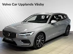 Grå Begagnad 2024 Volvo V60 Plus Kombi | 494 000 kr (Marknadspris)