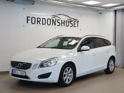 Vit Begagnad 2012 Volvo V60 Kinetic Kombi | 99 800 kr (Marknadspris)