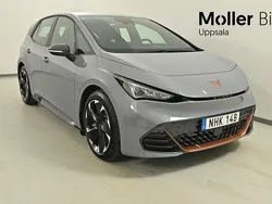 Ljusgrå (vapor grey) Begagnad 2024 Cupra Born e-Boost Halvkombi | 329 900 kr (Lite dyr)