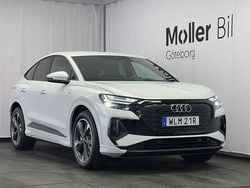 Glaciärvit metallic Begagnad 2025 Audi Q4 Sportback e-tron S-Line SUV | 639 900 kr (Marknadspris)