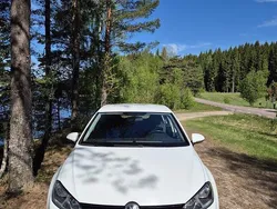 Vit Begagnad 2016 VW Golf VII Halvkombi | 45 000 kr (Superpris)