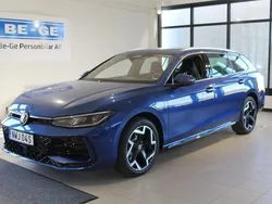 Blå Ny 2024 VW Passat R-line Kombi | 628 800 kr (Dyr)