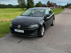 Svart Begagnad 2019 VW Polo Halvkombi | 120 000 kr (Marknadspris)