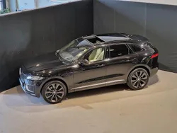 Svart Begagnad 2017 Jaguar F-Pace SUV | 319 000 kr (Lite dyr)