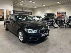 Svart Begagnad 2015 BMW 118 Advantage Halvkombi | 119 900 kr (Marknadspris)